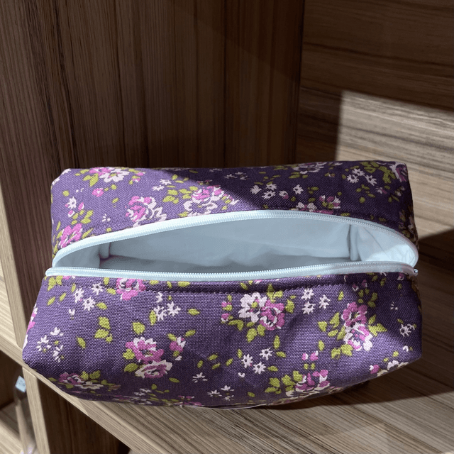 Trousse cube floral feuilles vertes violet