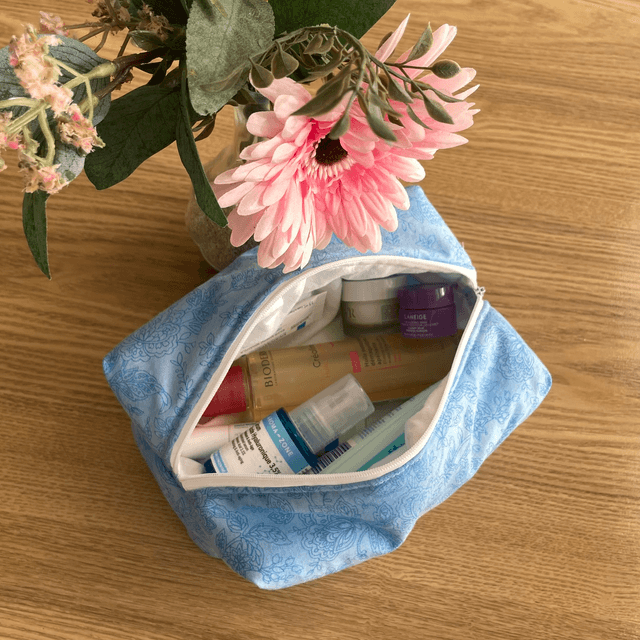 Trousse cube fleur bleu 