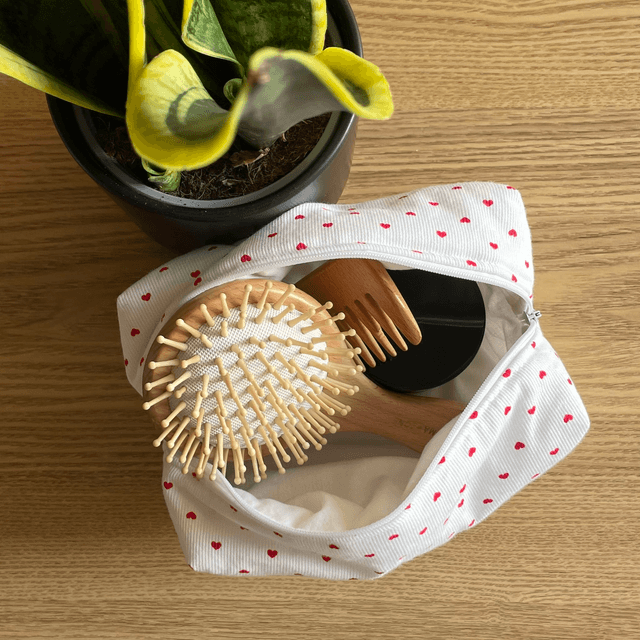 Trousse cube cœurs rouge